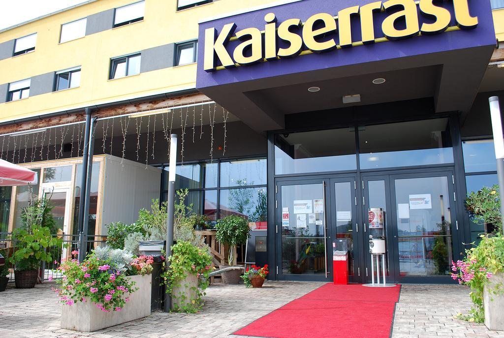 Kaiserrast Stockerau Extérieur photo